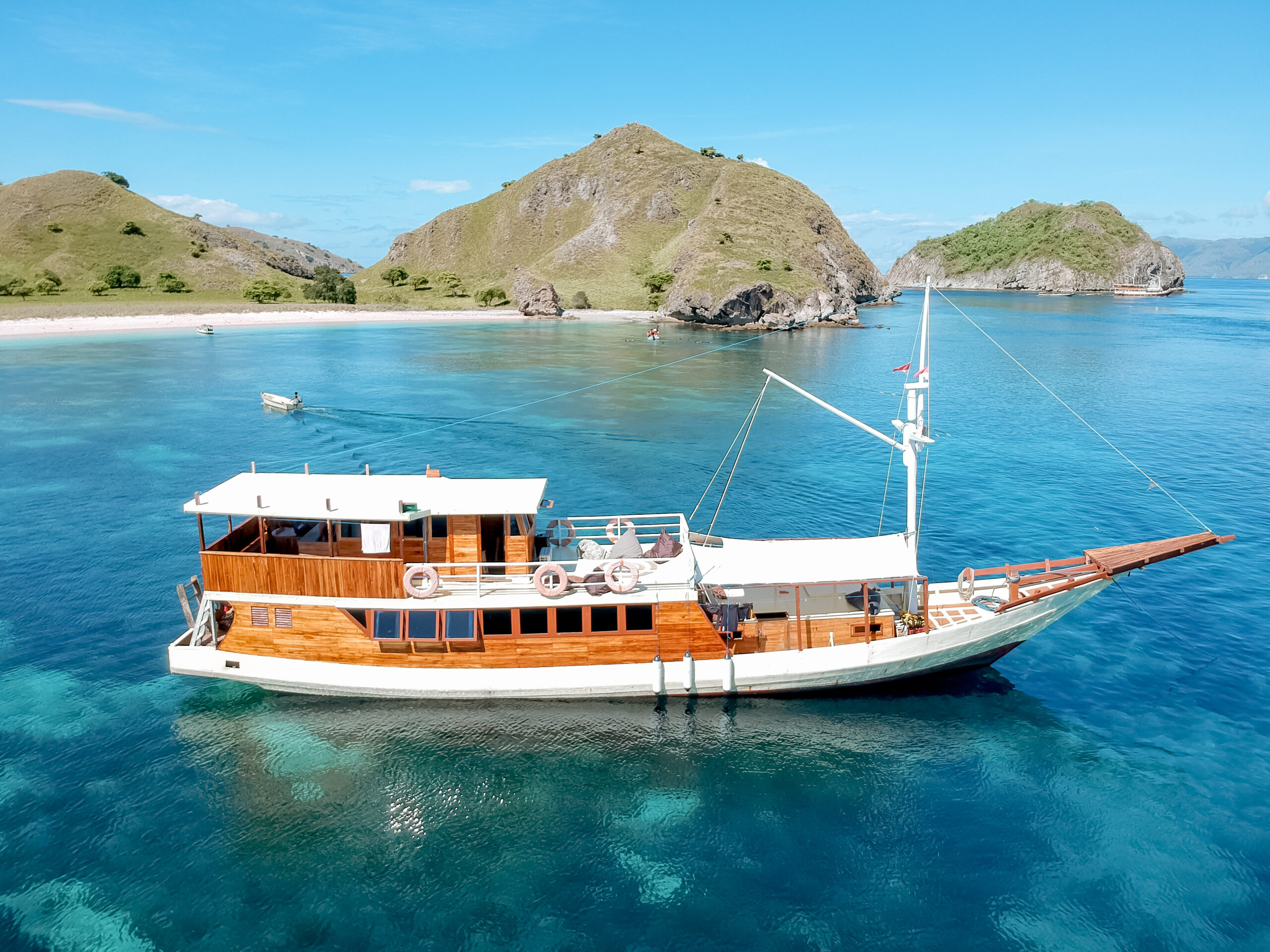 boat trip komodo island