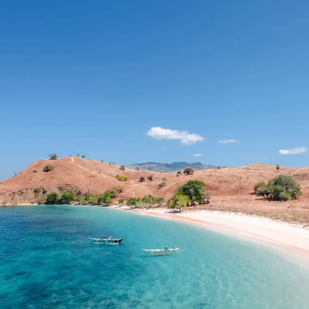 pink-beach-labuan-bajo-indonesia.jpg